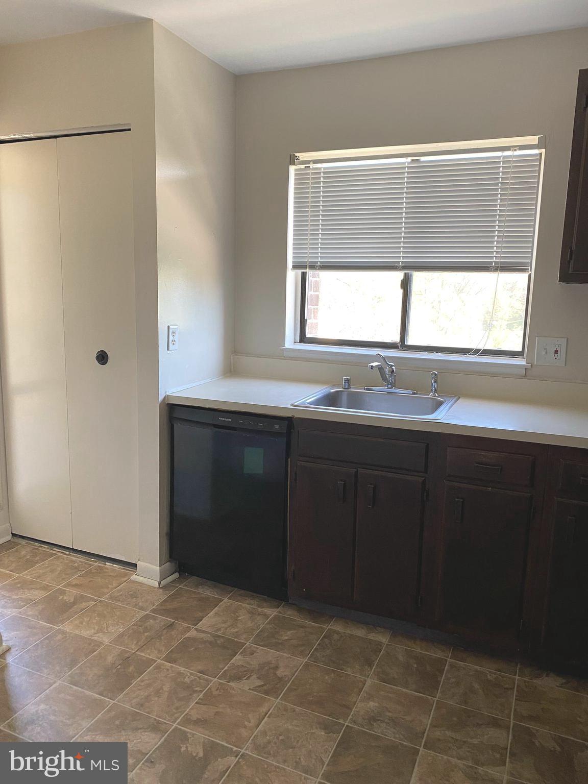 15702 Dorset Road, Unit 202 Laurel, MD 20707 - Photo 4 of 18 Kitchen