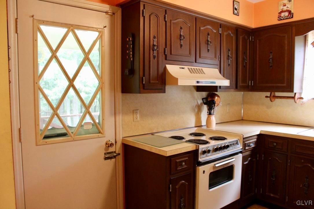 2765 Jackson Road Stroudsburg, PA 18360 - Photo 11 of 29 a kitchen with stainless steel appliances granite countertop a stove and a refrigerator