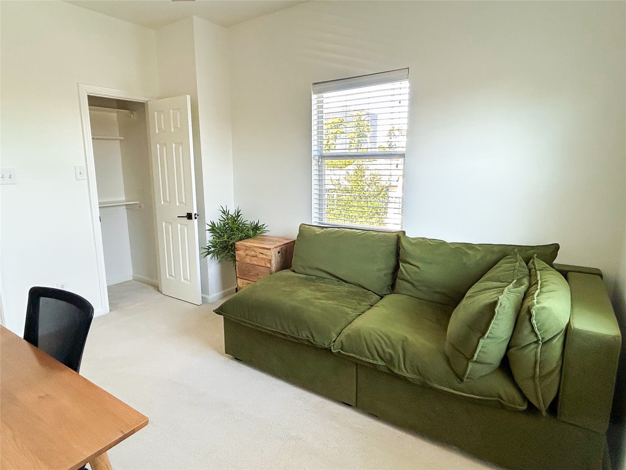 1128 West 26th Street Houston, TX 77008 - Photo 27 of 34 a living room with furniture and window