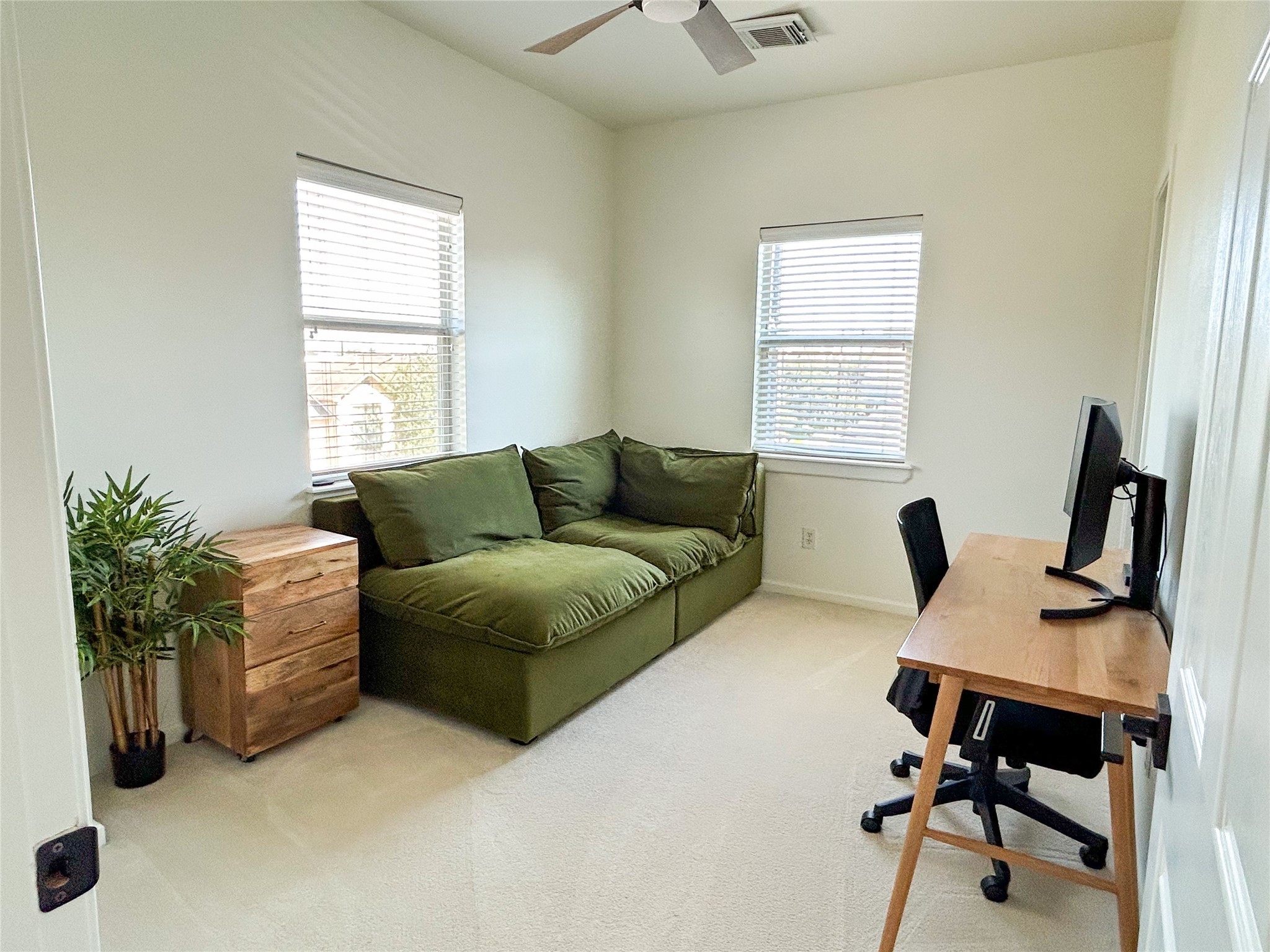 1128 West 26th Street Houston, TX 77008 - Photo 28 of 34 a living room with furniture and a window