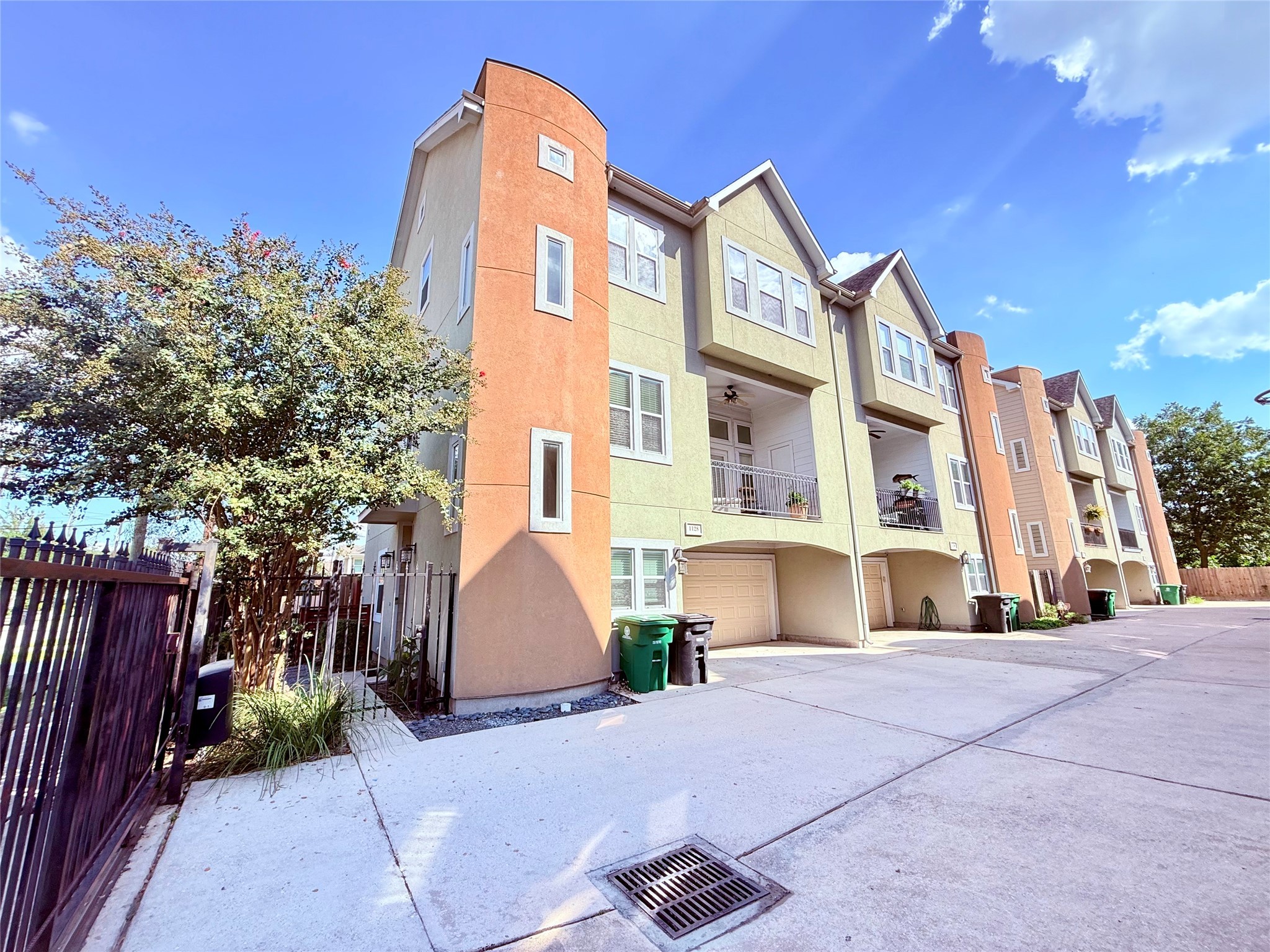 1128 West 26th Street Houston, TX 77008 - Photo 4 of 34 a view of a building with a yard