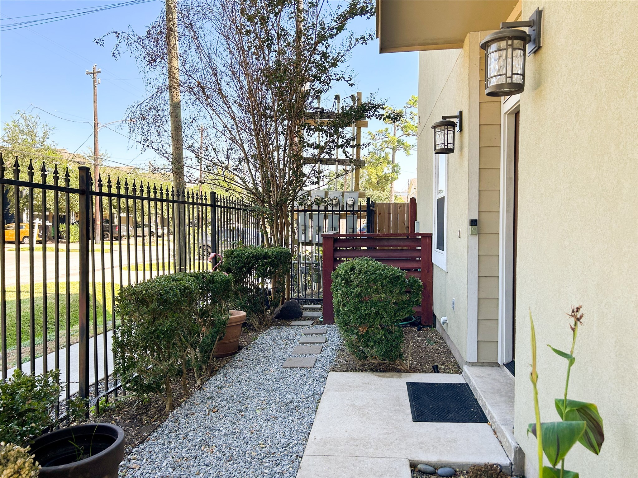 1128 West 26th Street Houston, TX 77008 - Photo 5 of 34 a view of a back yard