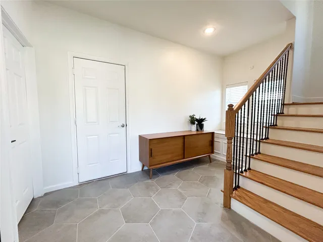 a view of livingroom with furniture