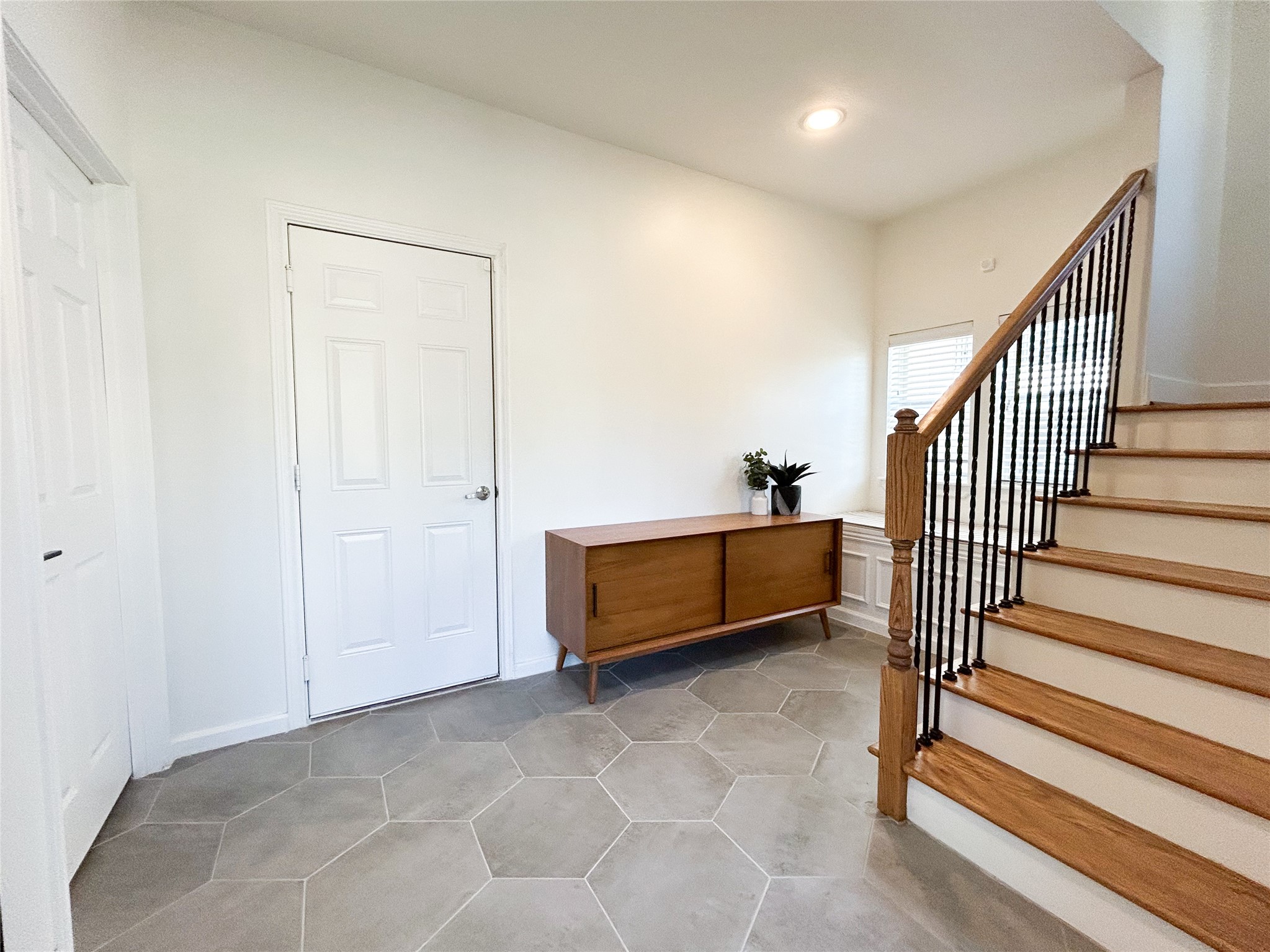 1128 West 26th Street Houston, TX 77008 - Photo 7 of 34 a view of livingroom with furniture