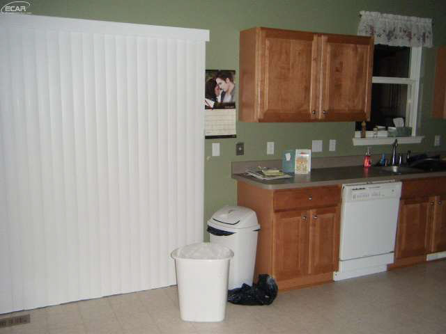 862 Deer Valley Road Holly, MI 48442 - Photo 4 of 29 21113164-3.JPG