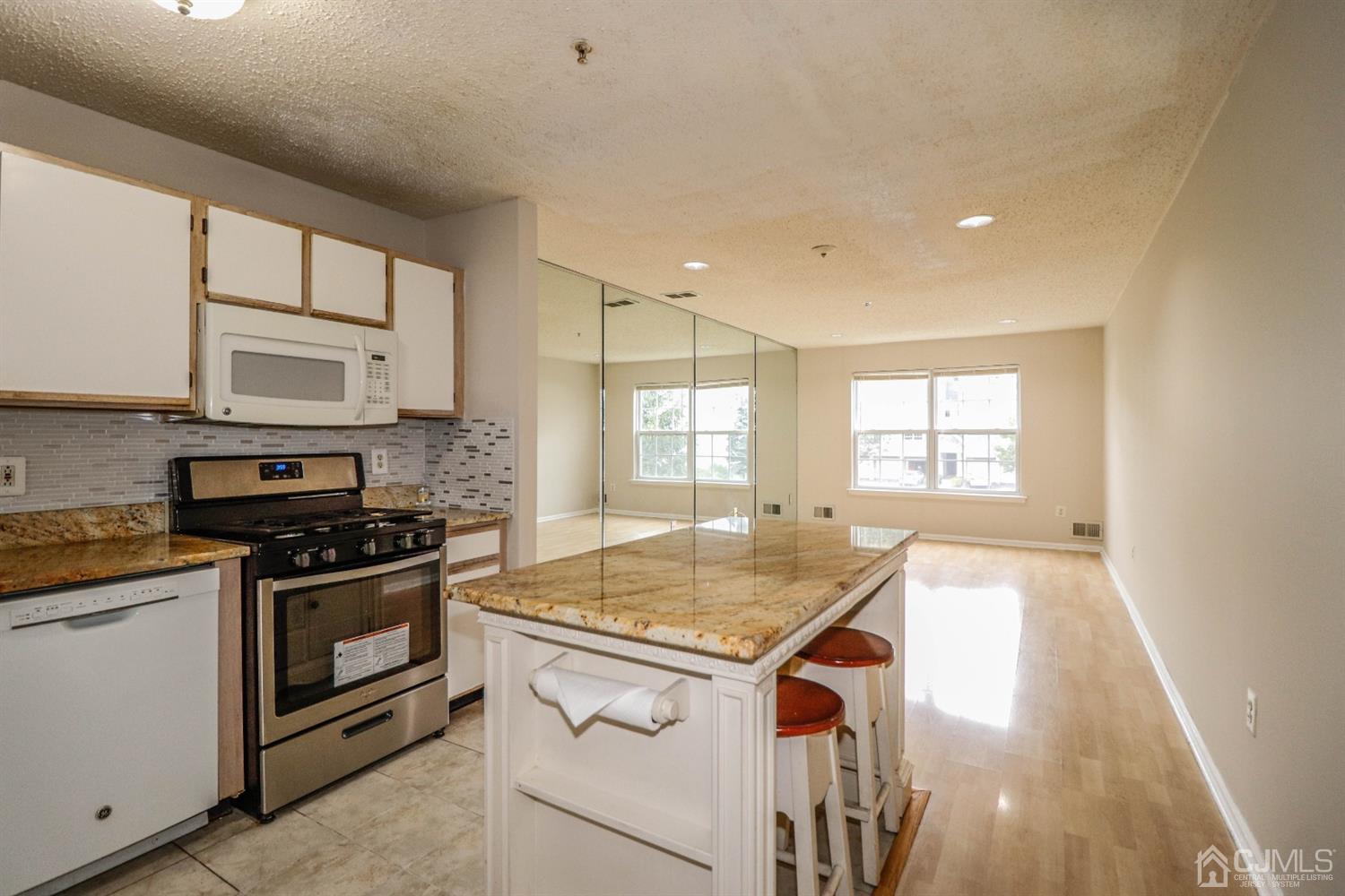 69 Inverness Drive Edison, NJ 08820 - Photo 11 of 31 Gallery Image 11