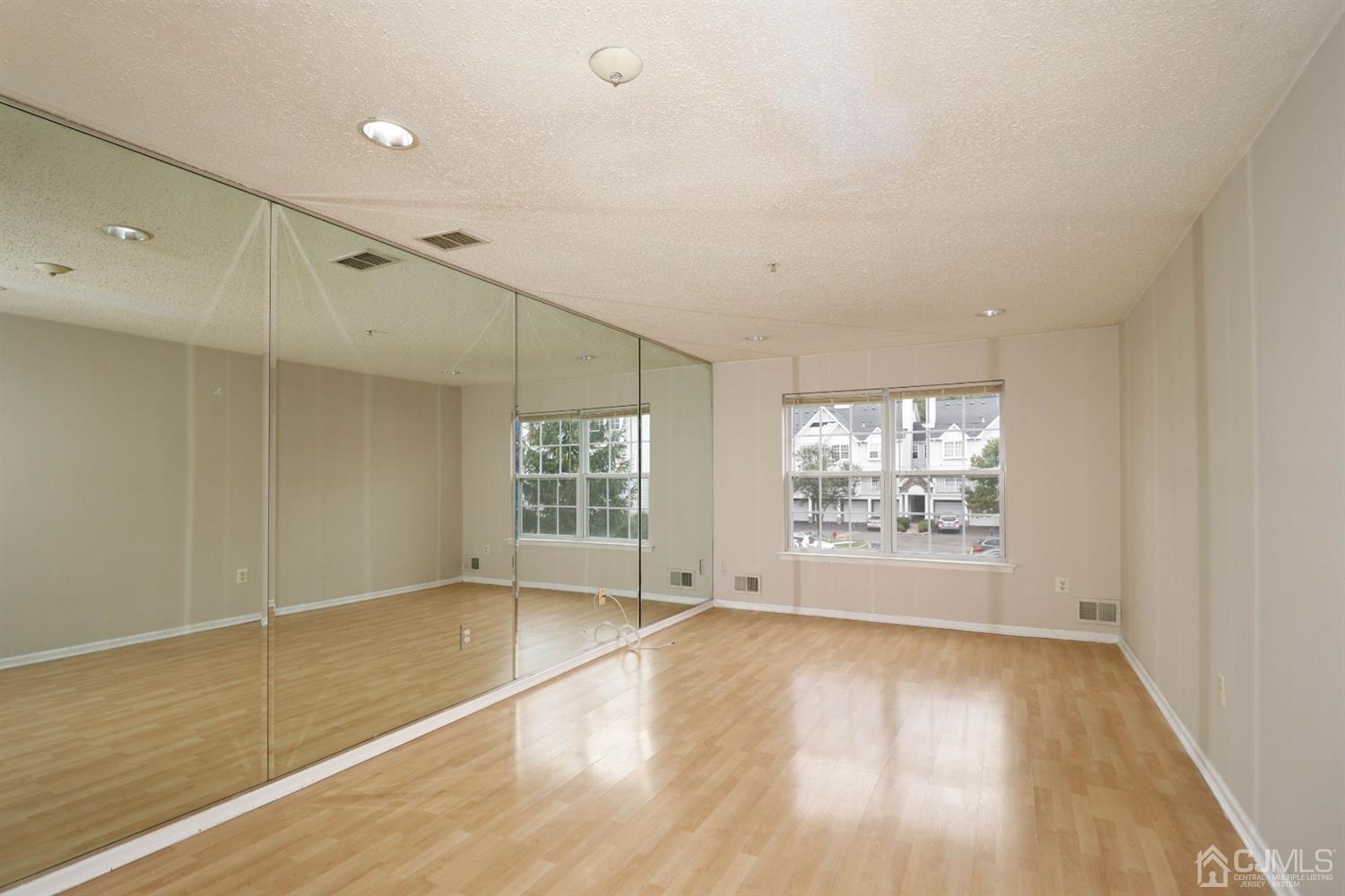 69 Inverness Drive Edison, NJ 08820 - Photo 14 of 31 Gallery Image 14