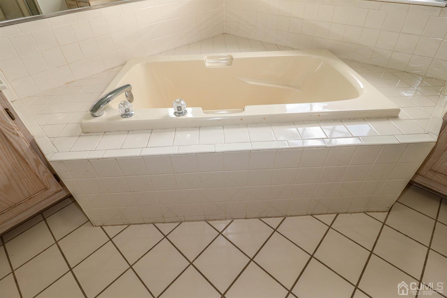 69 Inverness Drive Edison, NJ 08820 - Photo 23 of 31 Gallery Image 23