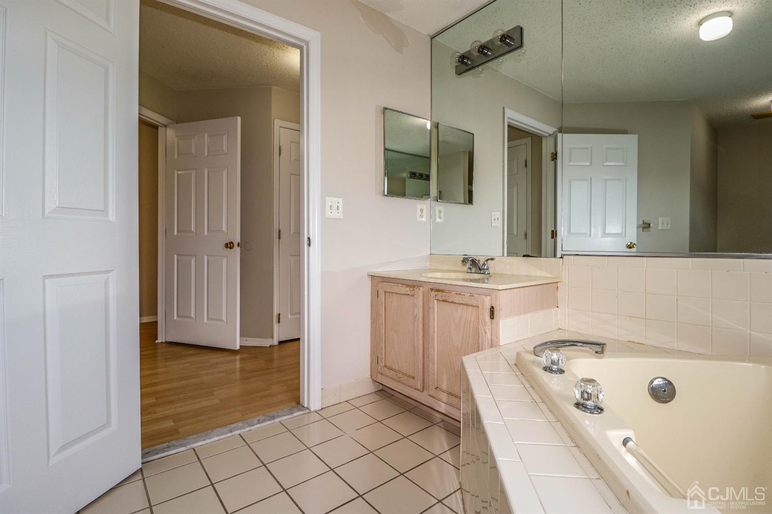 69 Inverness Drive Edison, NJ 08820 - Photo 24 of 31 Gallery Image 24