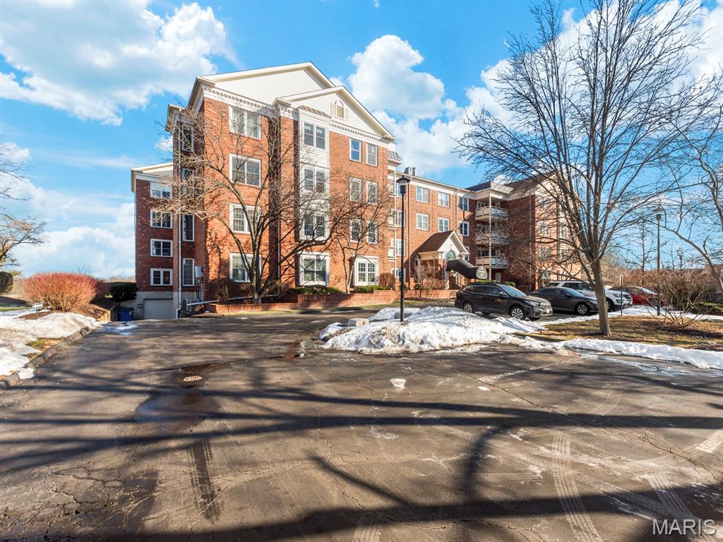 526 Sarah Lane, Unit 41 Creve Coeur, MO 63141 - Photo 1 of 22