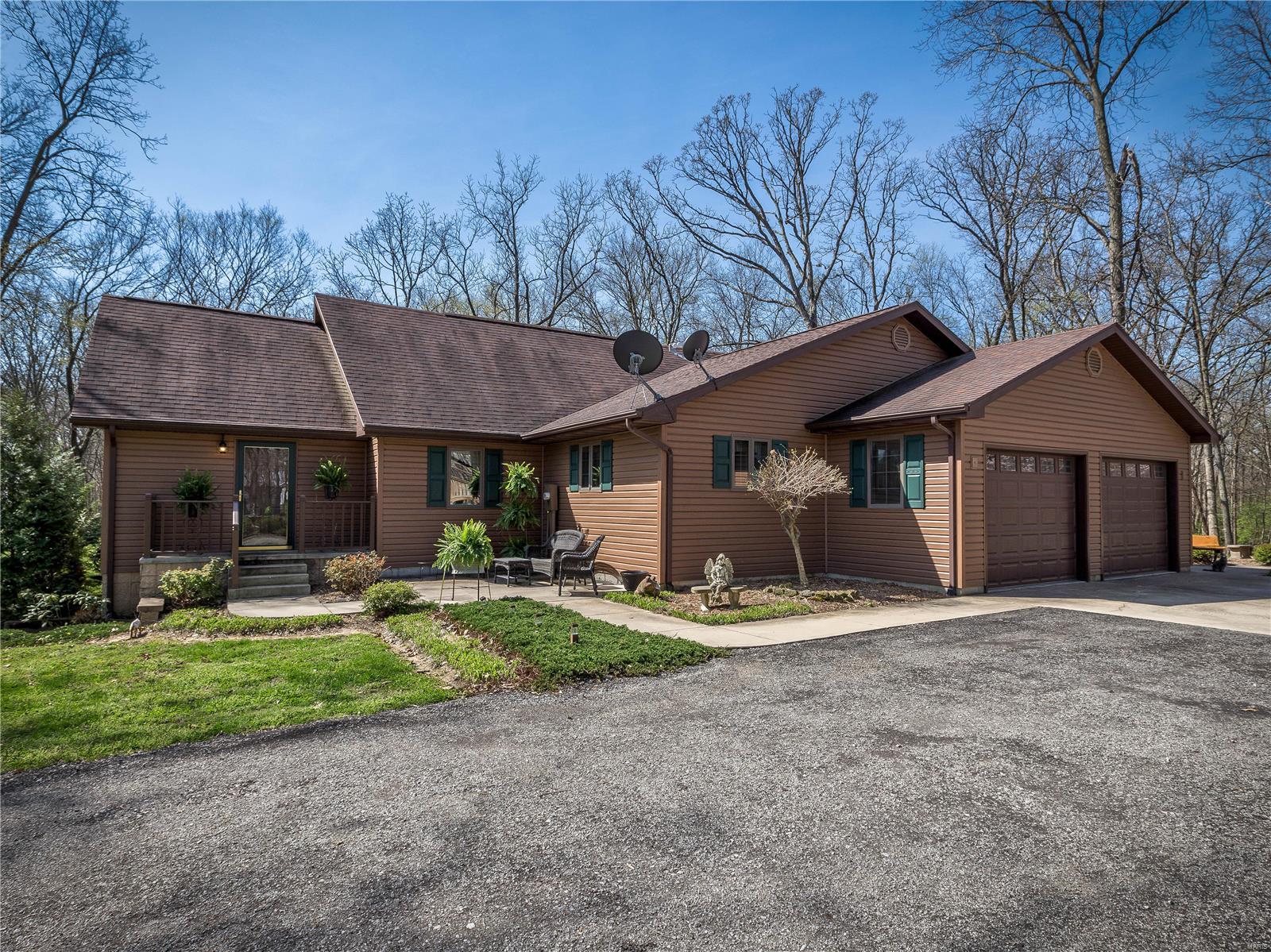 1183 Country Club Road Greenville, IL 62246 - Photo 12 of 55 Gallery Image 12