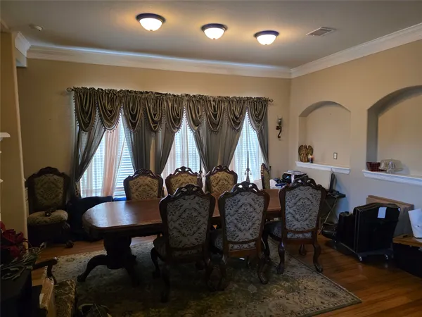 a group of chairs sitting in a room next to a window