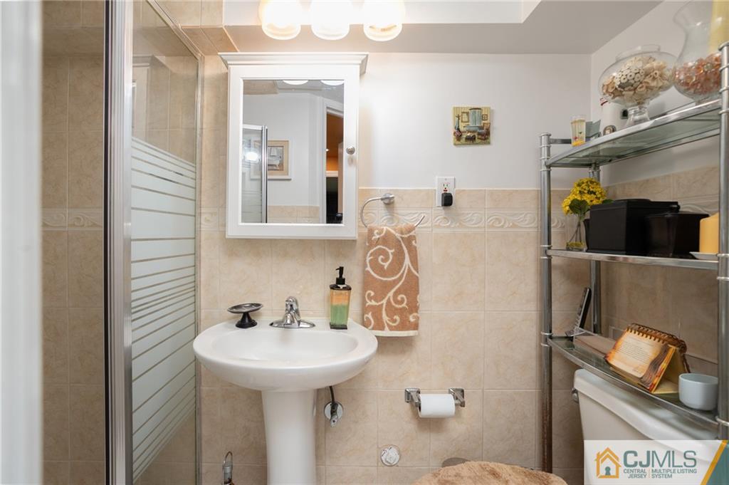 460 Warfield Road North Plainfield, NJ 07060 - Photo 22 of 29 a bathroom with a sink and mirror