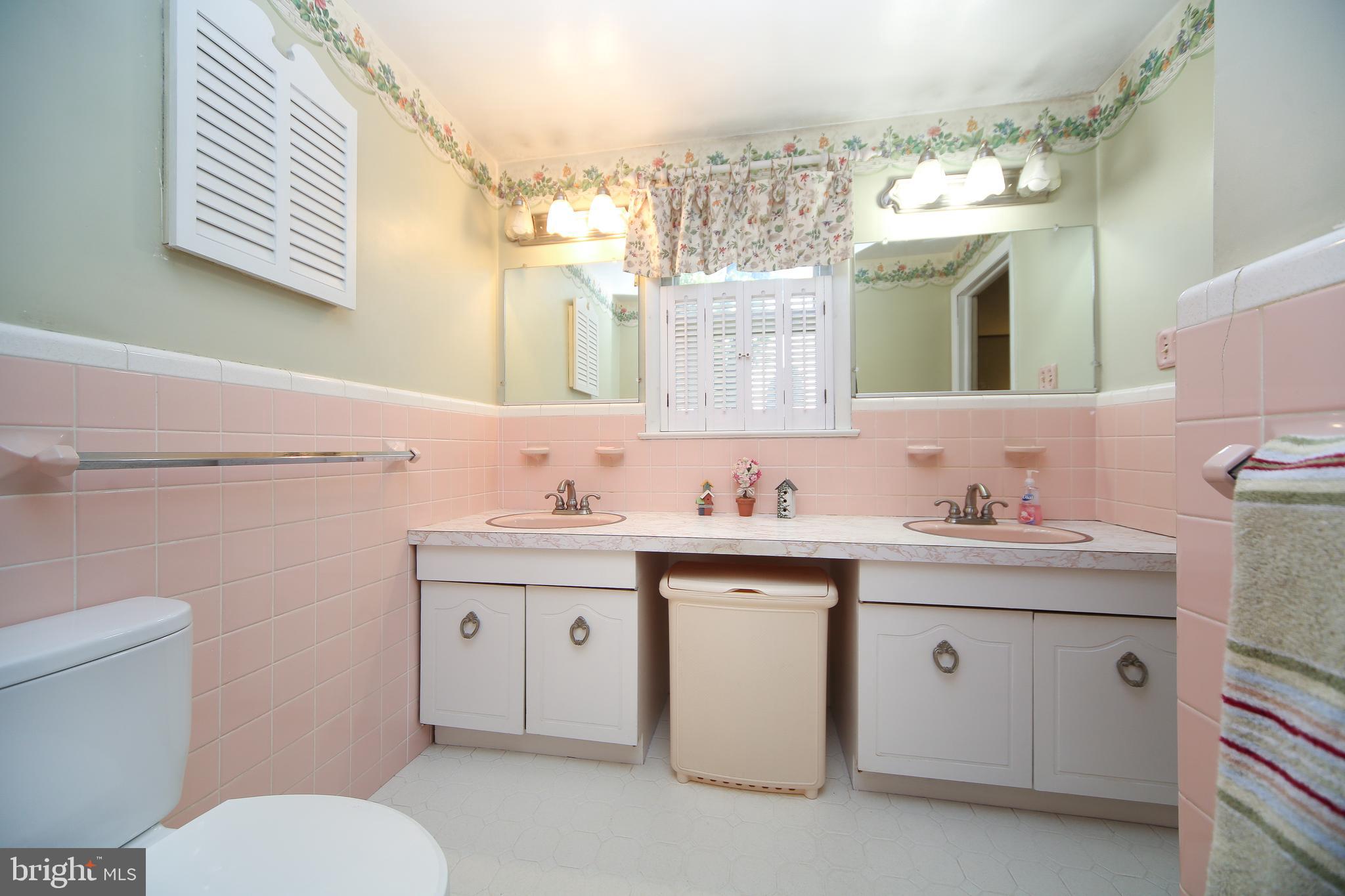 369 Morwood Road Telford, PA 18969 - Photo 15 of 20 Hall Bath