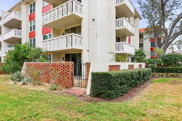 $2,000 | 2650 Pearce Drive, Unit 111, Clearwater, FL 33764