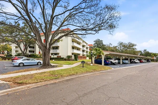 $2,000 | 2650 Pearce Drive, Unit 111, Clearwater, FL 33764