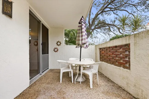 $2,000 | 2650 Pearce Drive, Unit 111, Clearwater, FL 33764