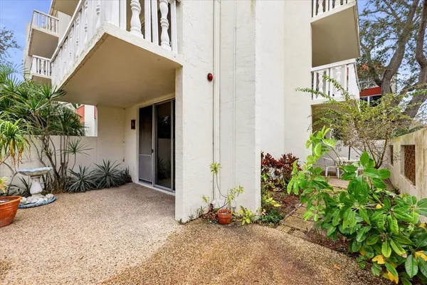 $2,000 | 2650 Pearce Drive, Unit 111, Clearwater, FL 33764