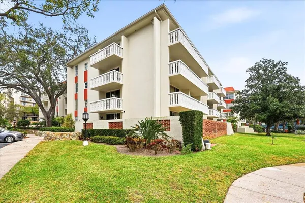 $2,000 | 2650 Pearce Drive, Unit 111, Clearwater, FL 33764