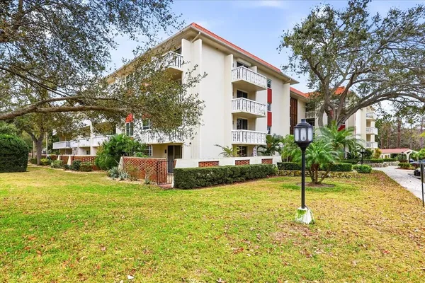 $2,000 | 2650 Pearce Drive, Unit 111, Clearwater, FL 33764