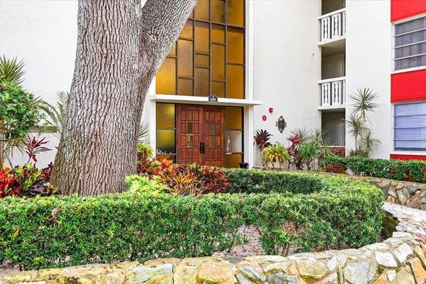 $2,000 | 2650 Pearce Drive, Unit 111, Clearwater, FL 33764