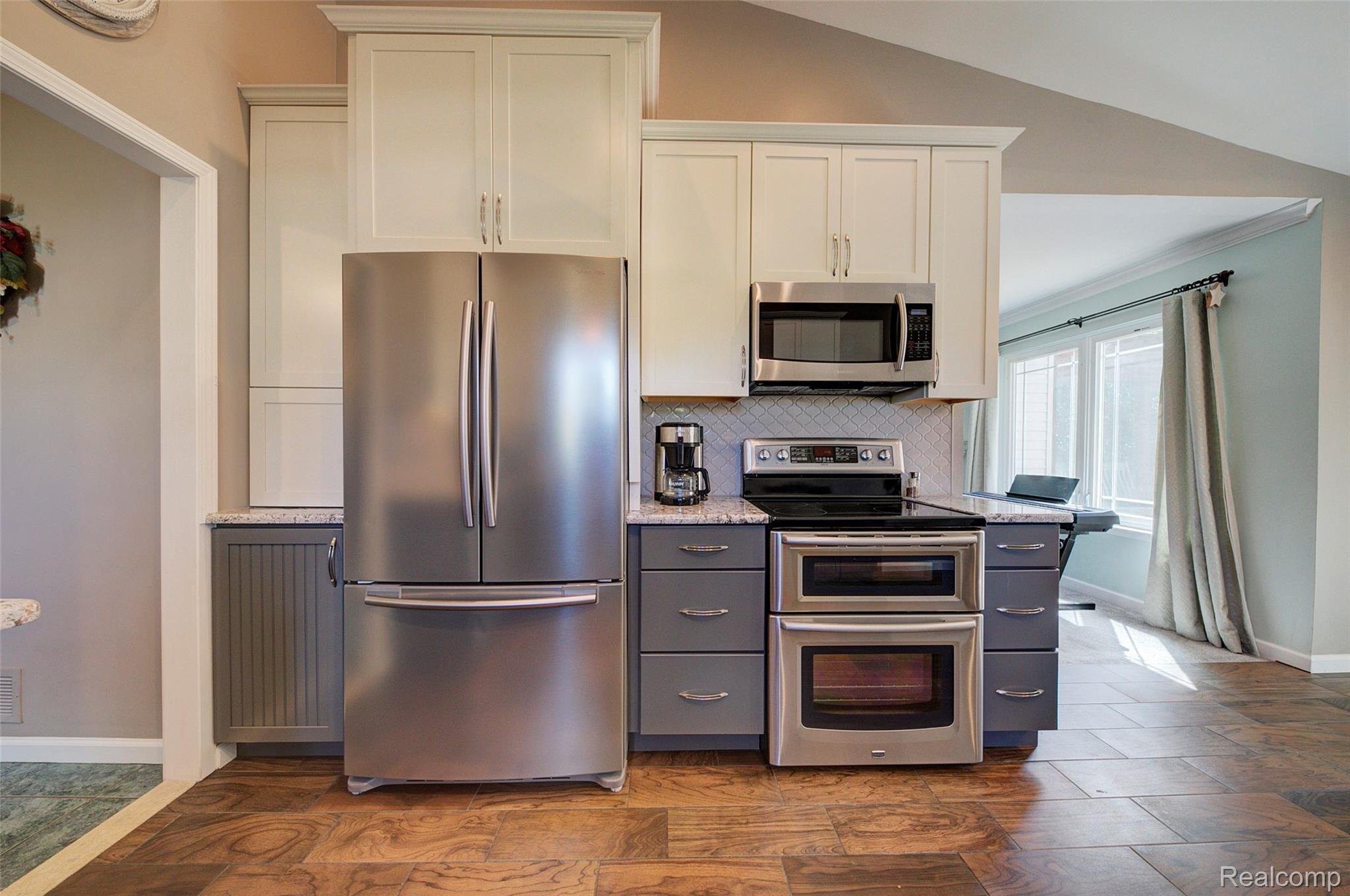 44501 Ridgefield Road Canton, MI 48188 - Photo 19 of 66 19 Kitchen.jpg