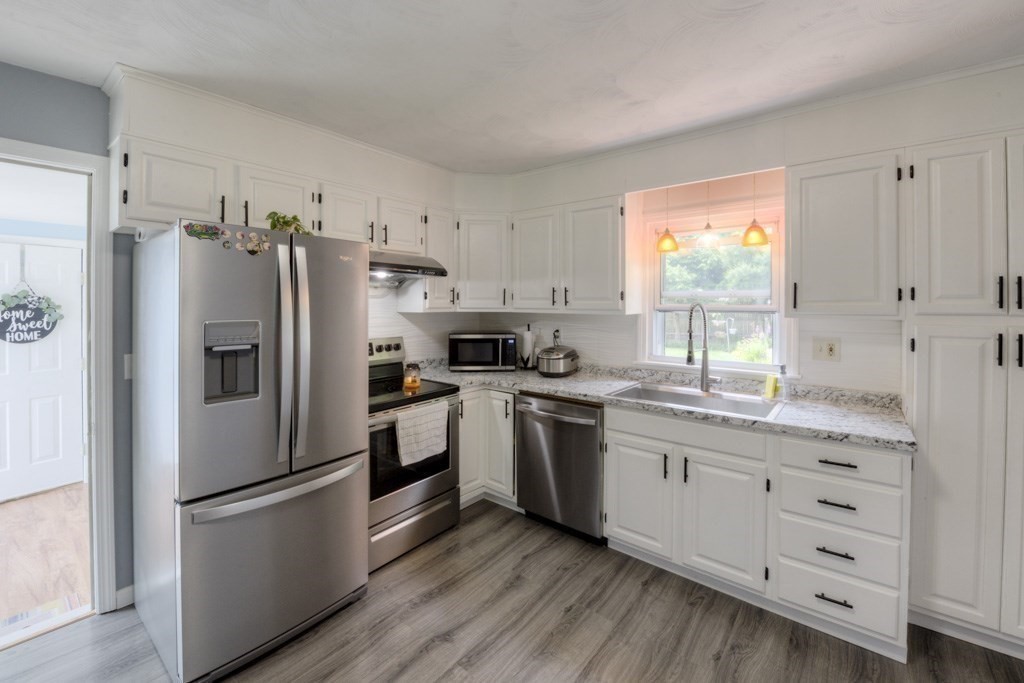 98 Kane Street Springfield, MA 01119 - Photo 11 of 42
