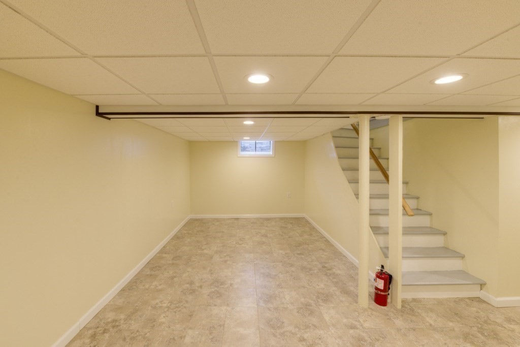 98 Kane Street Springfield, MA 01119 - Photo 30 of 42