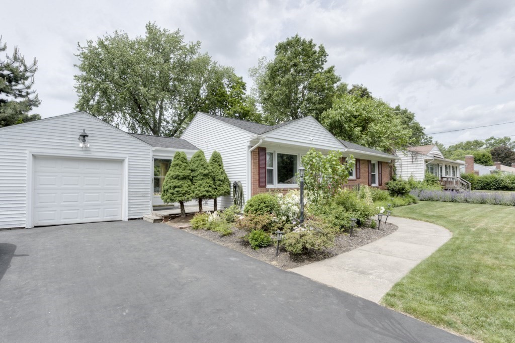 98 Kane Street Springfield, MA 01119 - Photo 3 of 42