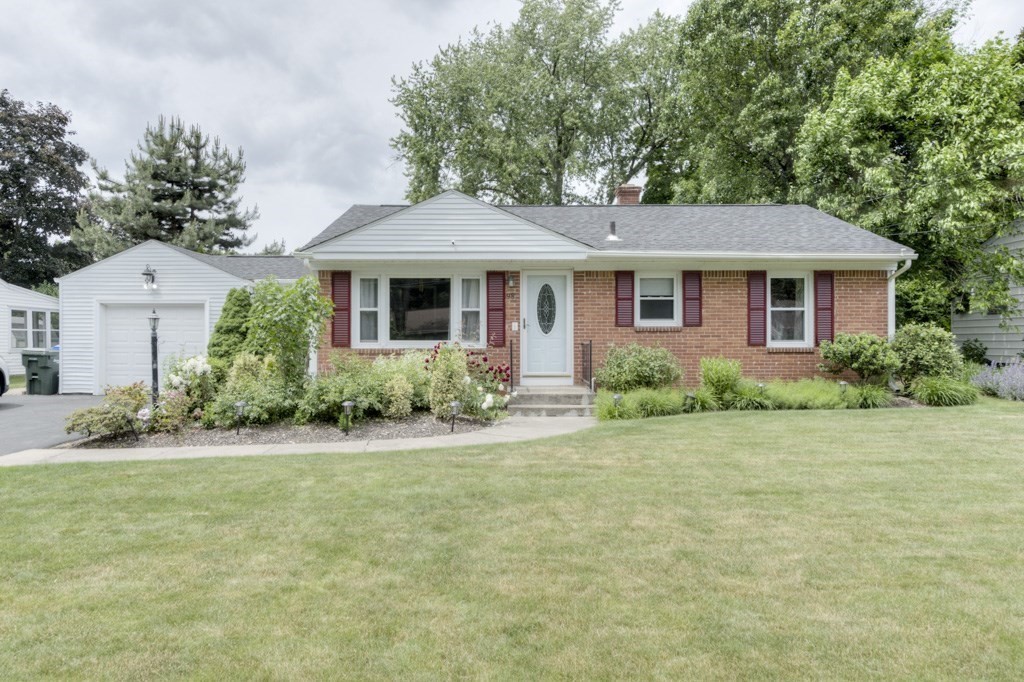 98 Kane Street Springfield, MA 01119 - Photo 4 of 42