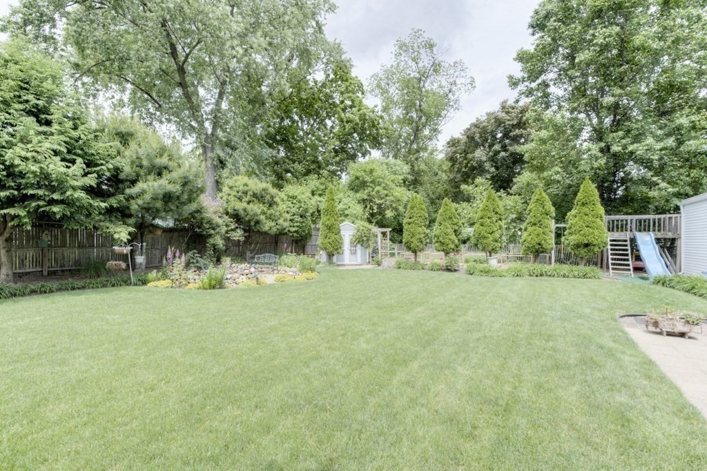 98 Kane Street Springfield, MA 01119 - Photo 8 of 42