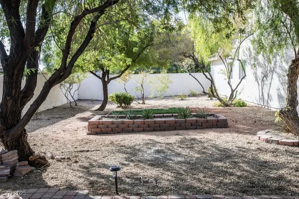 $5,750 | 7410 Deer Springs Way, Las Vegas, NV 89131