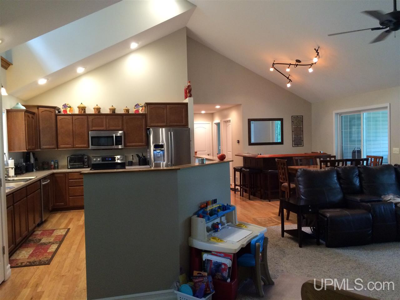 56 Tipperary Road Gladstone, MI 49837 - Photo 8 of 35 Gallery Image 8