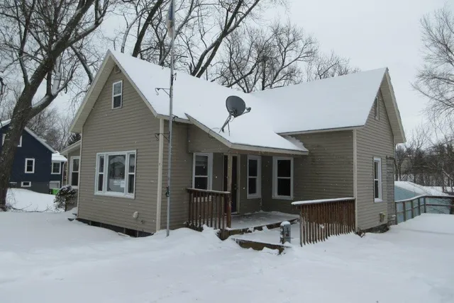 $54,900 | 110 East 9th Street, Neillsville, WI 54456