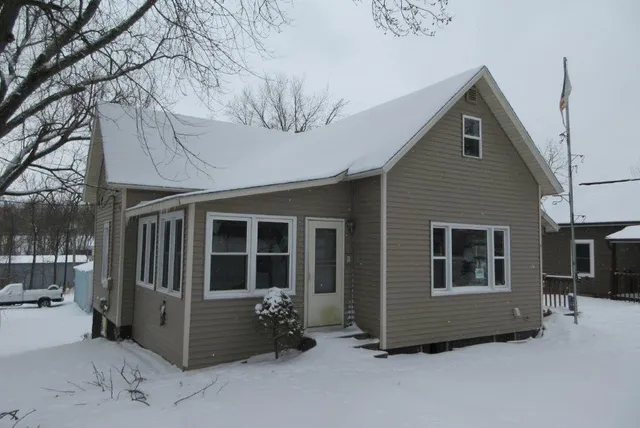 $54,900 | 110 East 9th Street, Neillsville, WI 54456
