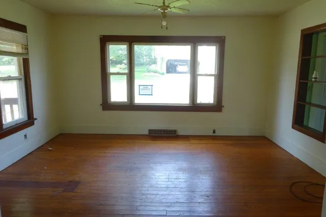 $54,900 | 110 East 9th Street, Neillsville, WI 54456