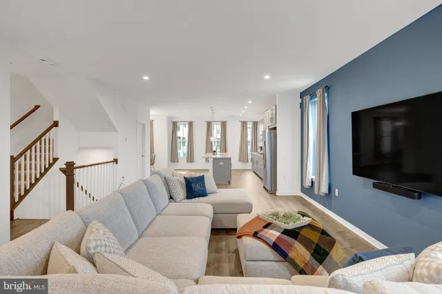 $3,500 | 20941 Bluebird Square, Sterling, VA 20165