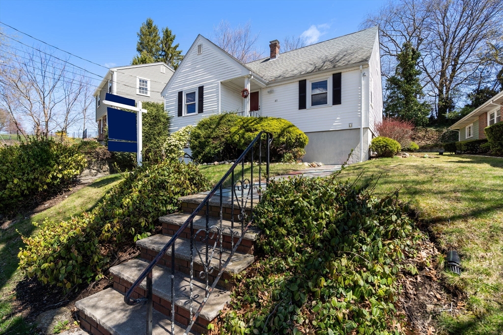 61 Oakley Road Watertown, MA 02472 - Photo 3 of 15 Gallery Image 3