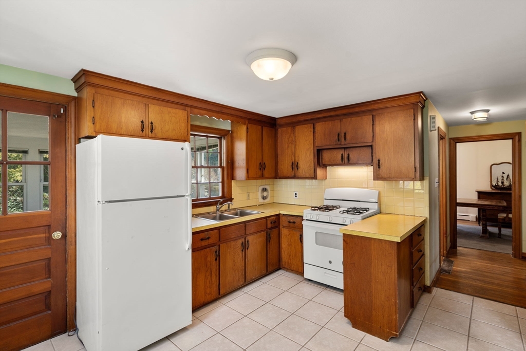 61 Oakley Road Watertown, MA 02472 - Photo 5 of 15 Gallery Image 5