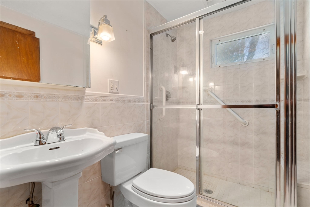 61 Oakley Road Watertown, MA 02472 - Photo 9 of 15 Gallery Image 9