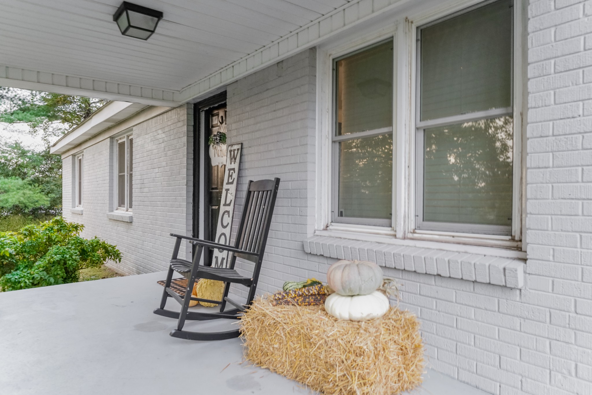 258 East Prospect Road Fayetteville, TN 37334 - Photo 4 of 26 a bench sitting in front of a house