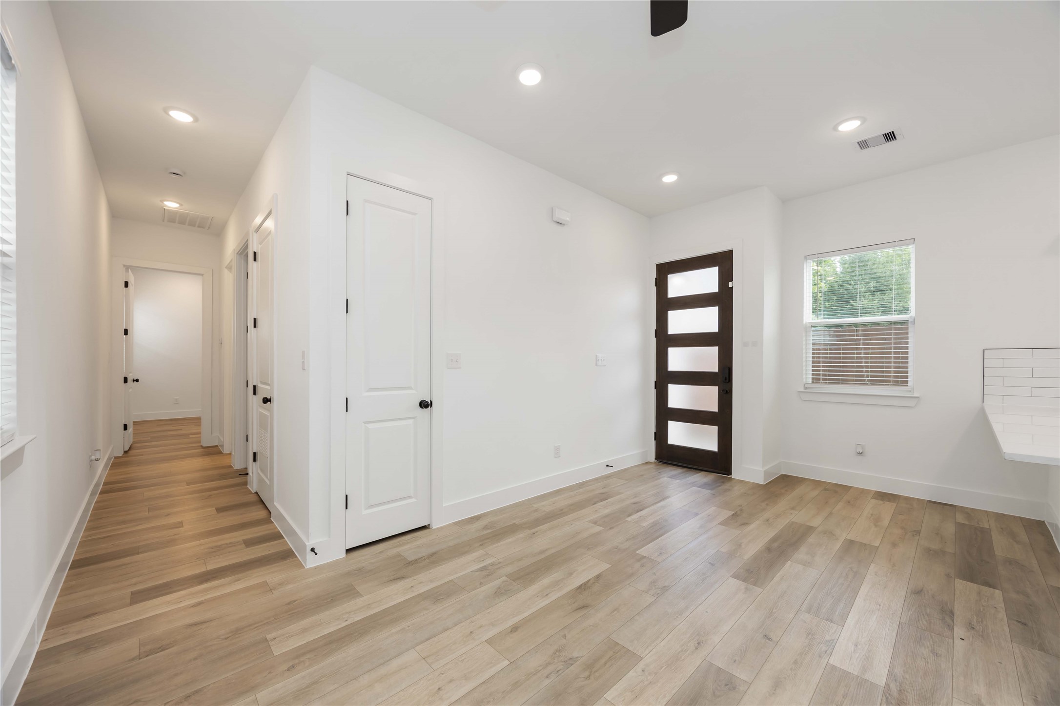 8508 Wileyvale Road, Unit B Houston, TX 77016 - Photo 5 of 23
