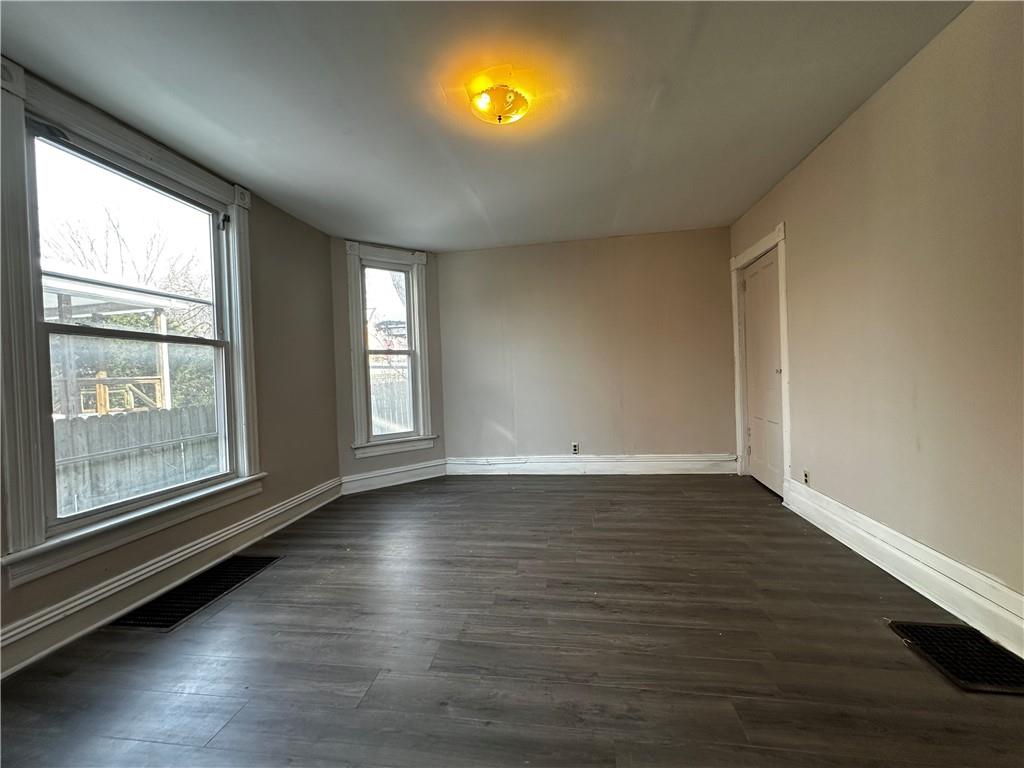 604 Centennial Street New Castle, PA 16101 - Photo 3 of 26