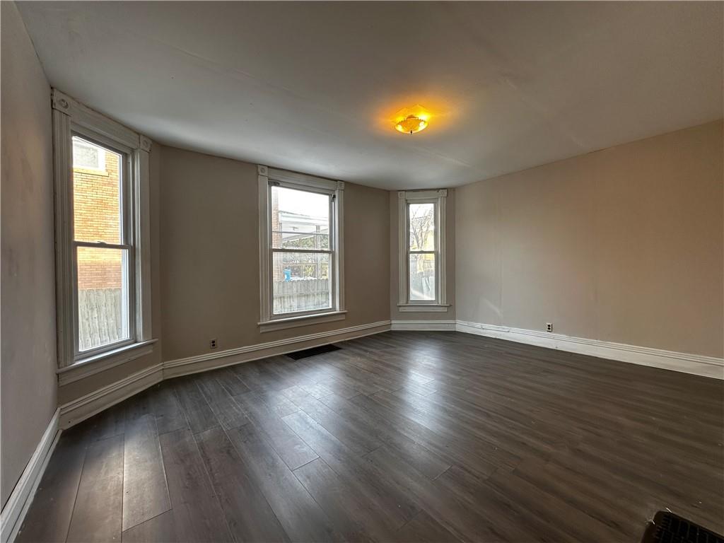 604 Centennial Street New Castle, PA 16101 - Photo 4 of 26