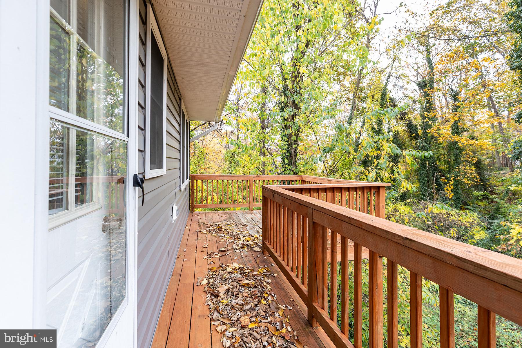 847 Harbor View Terrace Annapolis, MD 21409 - Photo 11 of 42 a view of balcony with wooden floor and fence
