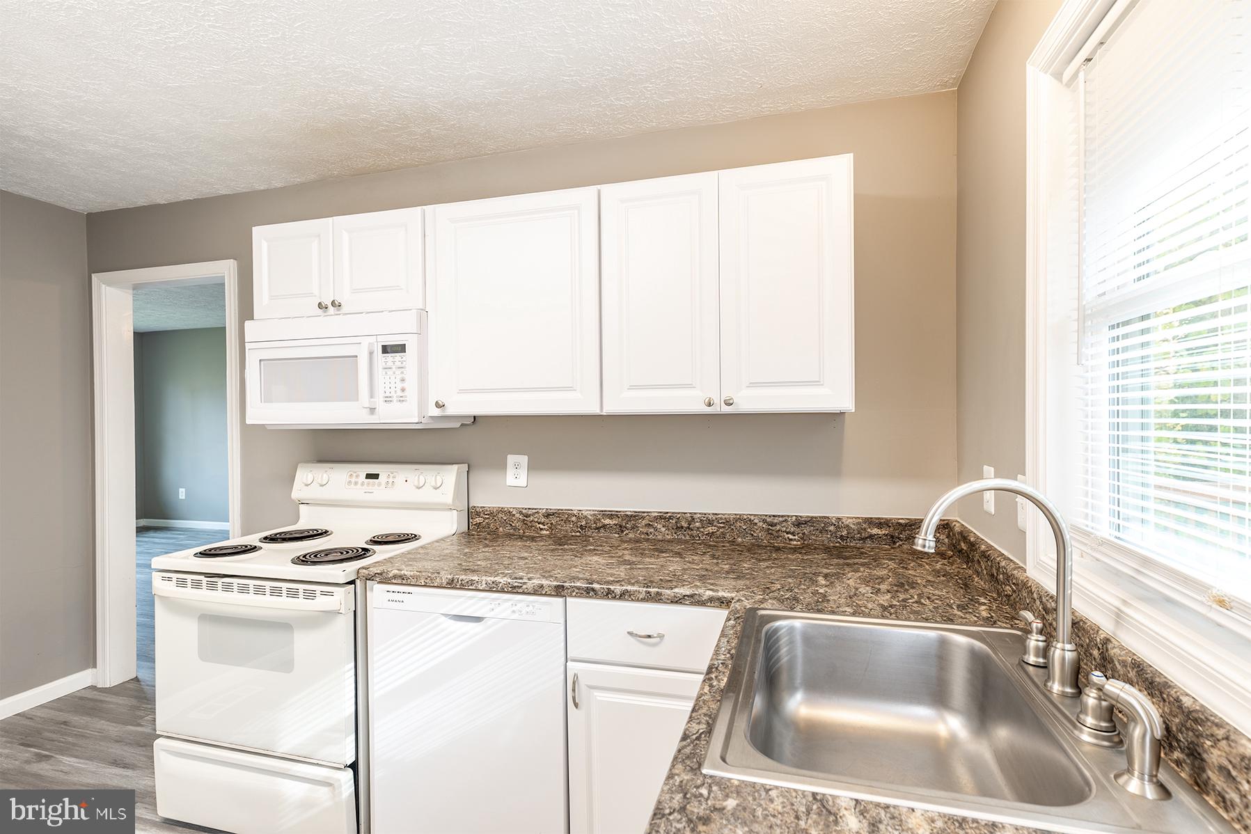 847 Harbor View Terrace Annapolis, MD 21409 - Photo 23 of 42 a kitchen with granite countertop a sink stove and cabinets
