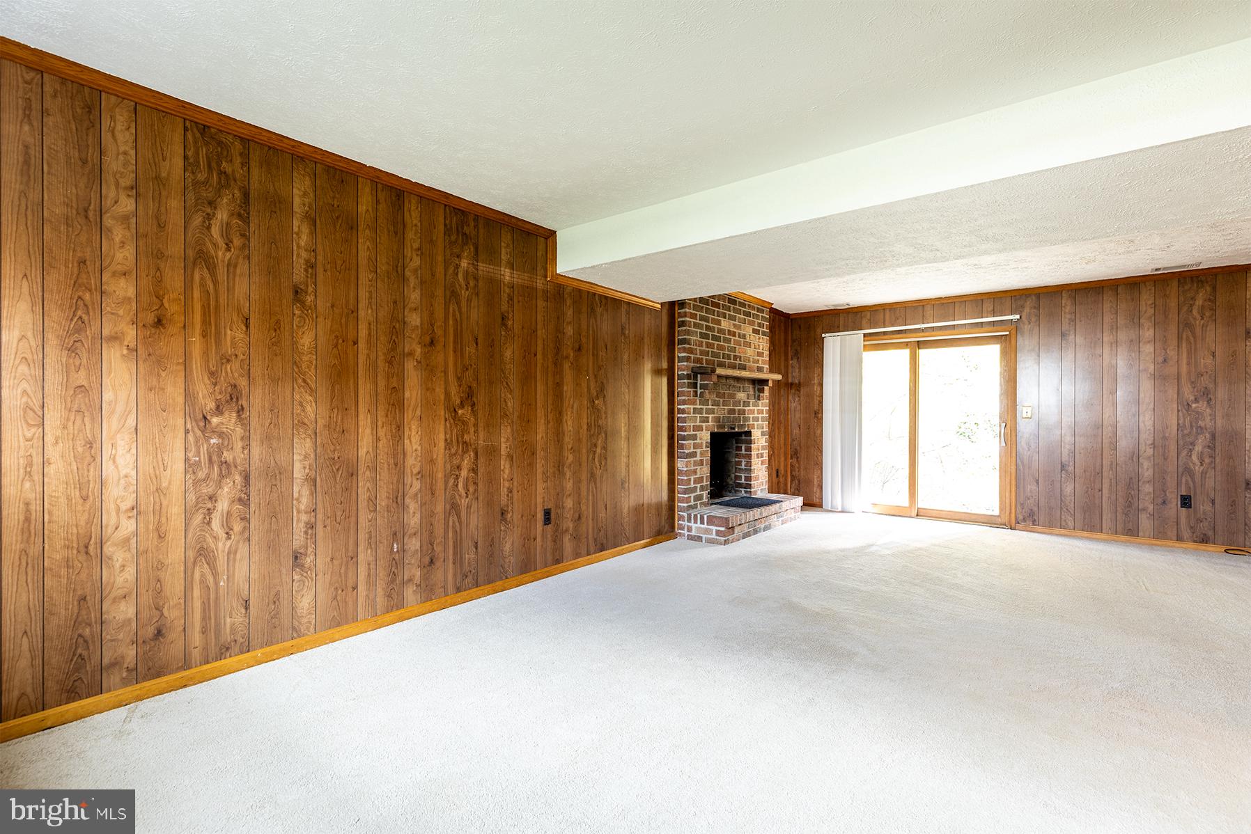 847 Harbor View Terrace Annapolis, MD 21409 - Photo 36 of 42 a view of an empty room with a window
