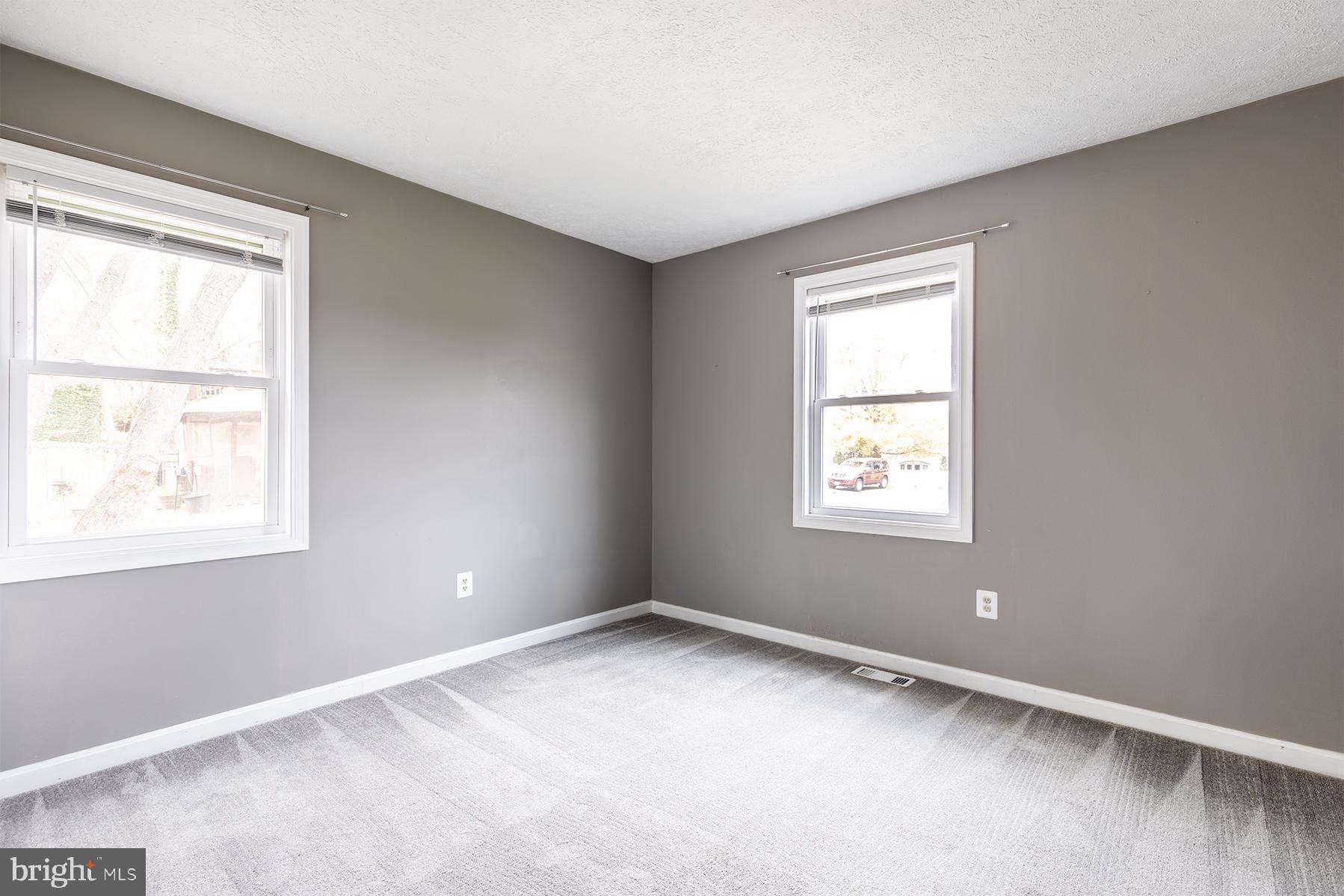 847 Harbor View Terrace Annapolis, MD 21409 - Photo 4 of 42 an empty room with a window