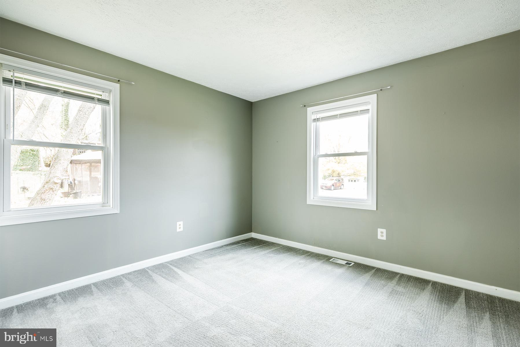 847 Harbor View Terrace Annapolis, MD 21409 - Photo 6 of 42 an empty room with a window