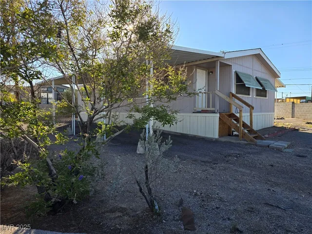 $1,350 | 252 Navajo Drive, Henderson, NV 89015